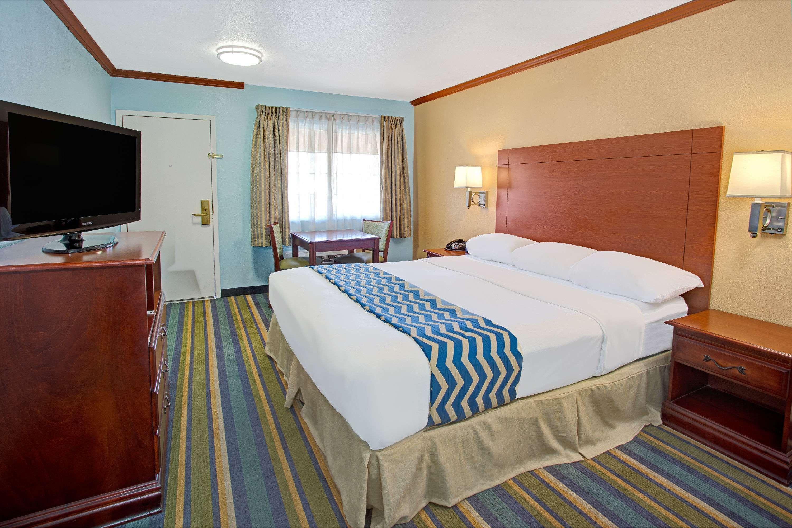 ทราเวลลอดจ์ บาย วินด์แฮม บิชอป Hotel ภายนอก รูปภาพ